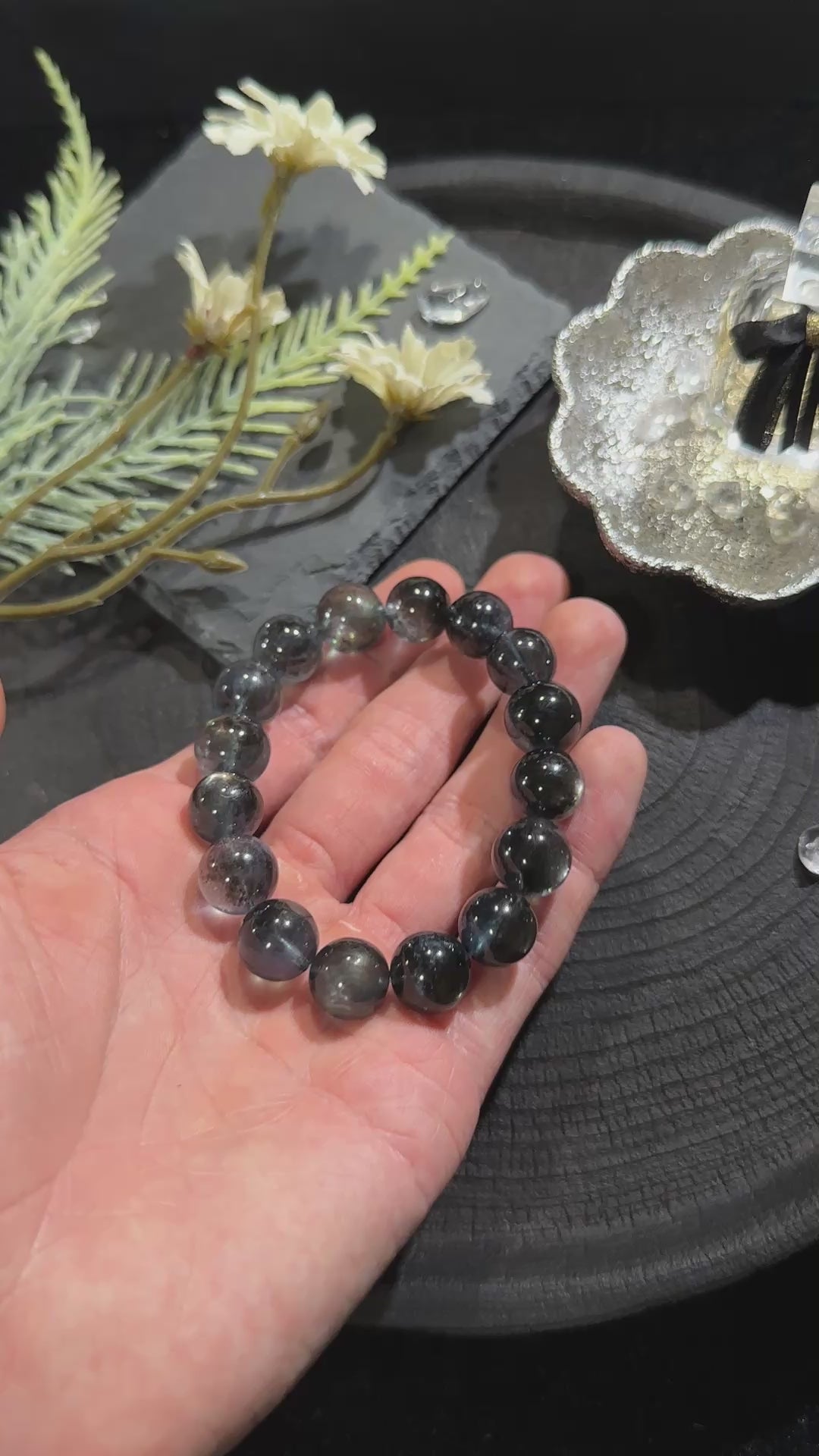 アクアマリン・黒系ビーズブレスレット 12mm玉 内周約17cm ミステリアスな輝き ユニセックス デザインブレスレット